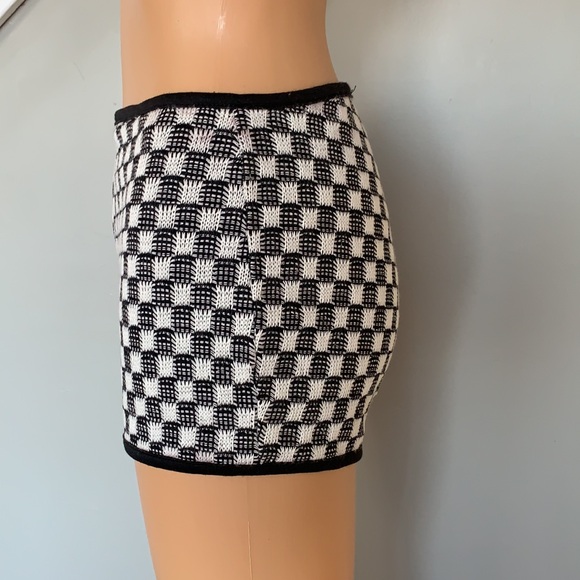 Shorts - Picture 2 of 3